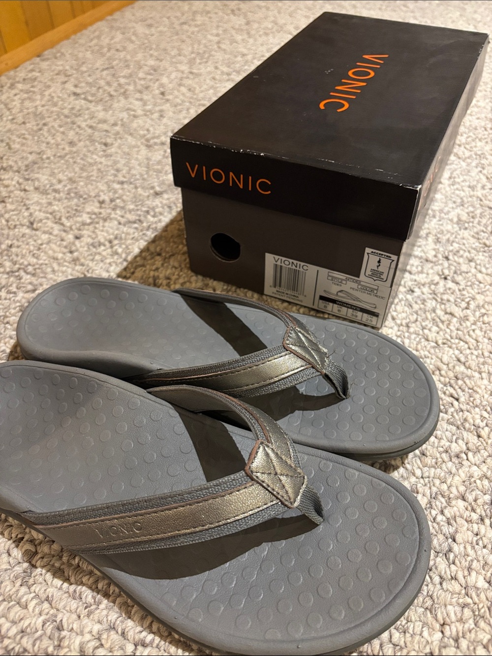 Flip-flop sandals with Vionic box